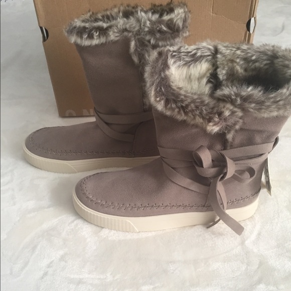 TOMS Vista Faux Fur Lined Suede Boot - Picture 5 of 13